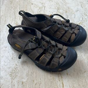 KEEN Newport Leather Water Sandals – Men’s 8.5–9 (Women’s 10–10.5) Brown